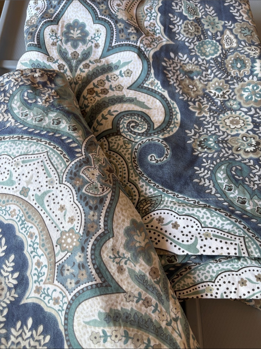 Pottery Barn Blue, Teal, Cream Paisley Decorative Pillow Shams set 3 Read